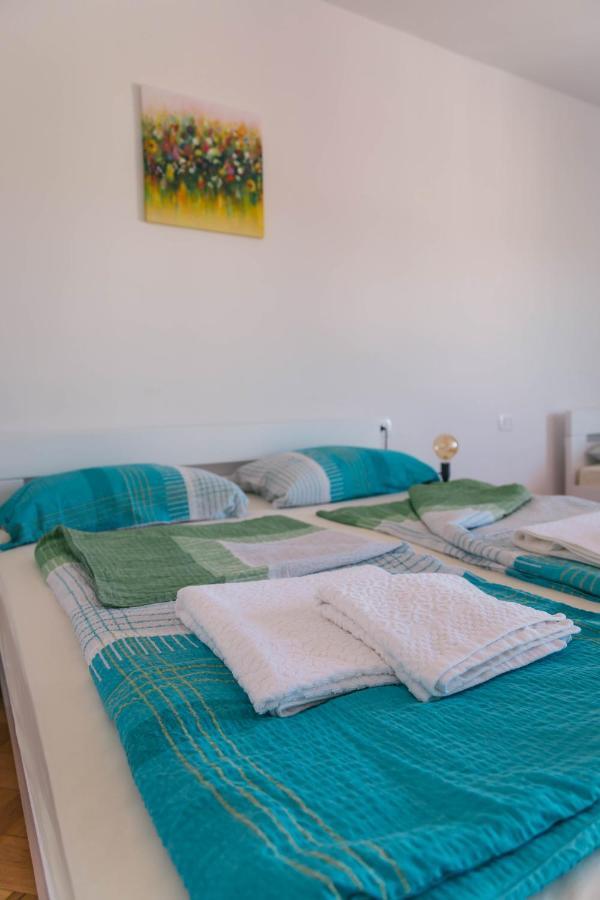 Hostel Sobe Kaki In Kivi Izola Exteriér fotografie